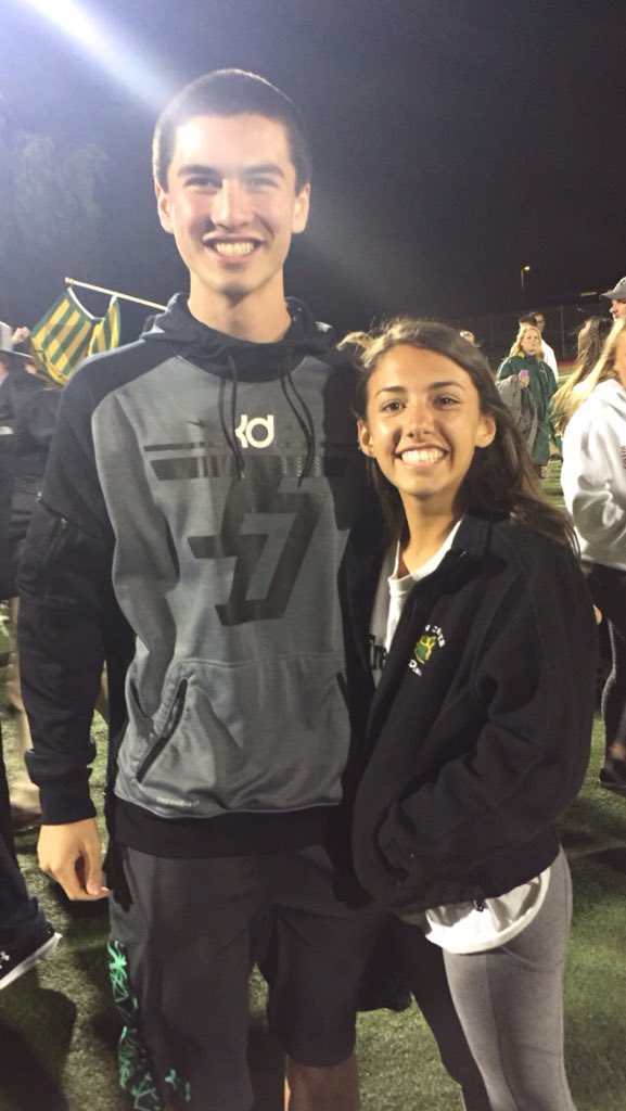 SeanRimarnum34's tweet image. HBD to my favorite member of the Elliott family @taylorelliott__  !!!
Thanks for wearing my jersey at state!!😍😍😍