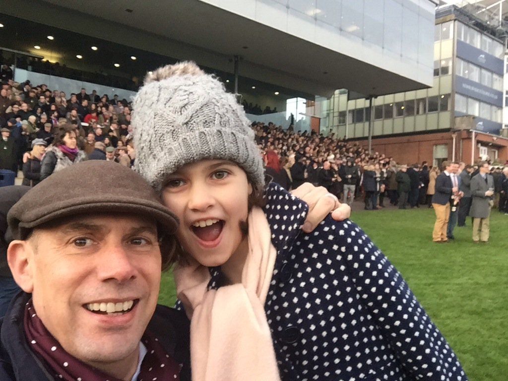 ninnydavies's tweet photo. @NewburyRacing @brindledown @HRAV73 @vmichaeljohn great days racing yesterday #bitwindythough https://t.co/KG0pO73zvG