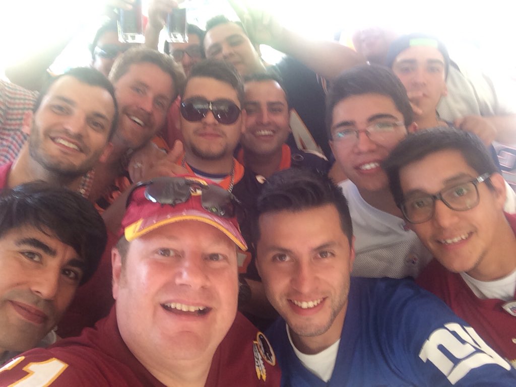 MikeHammerUSA's tweet photo. Tailgating and enjoying @Redskins v @Giants. Up 17-0 at the half #HTTR https://t.co/LIxwBseBE1