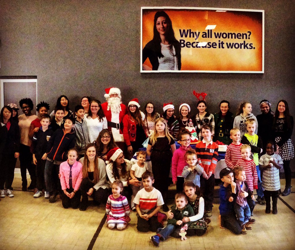 itsjustkevy's tweet photo. #Santa made a surprise #AdventOne appearance @BresciaUC today! https://t.co/brAzHsA2bk