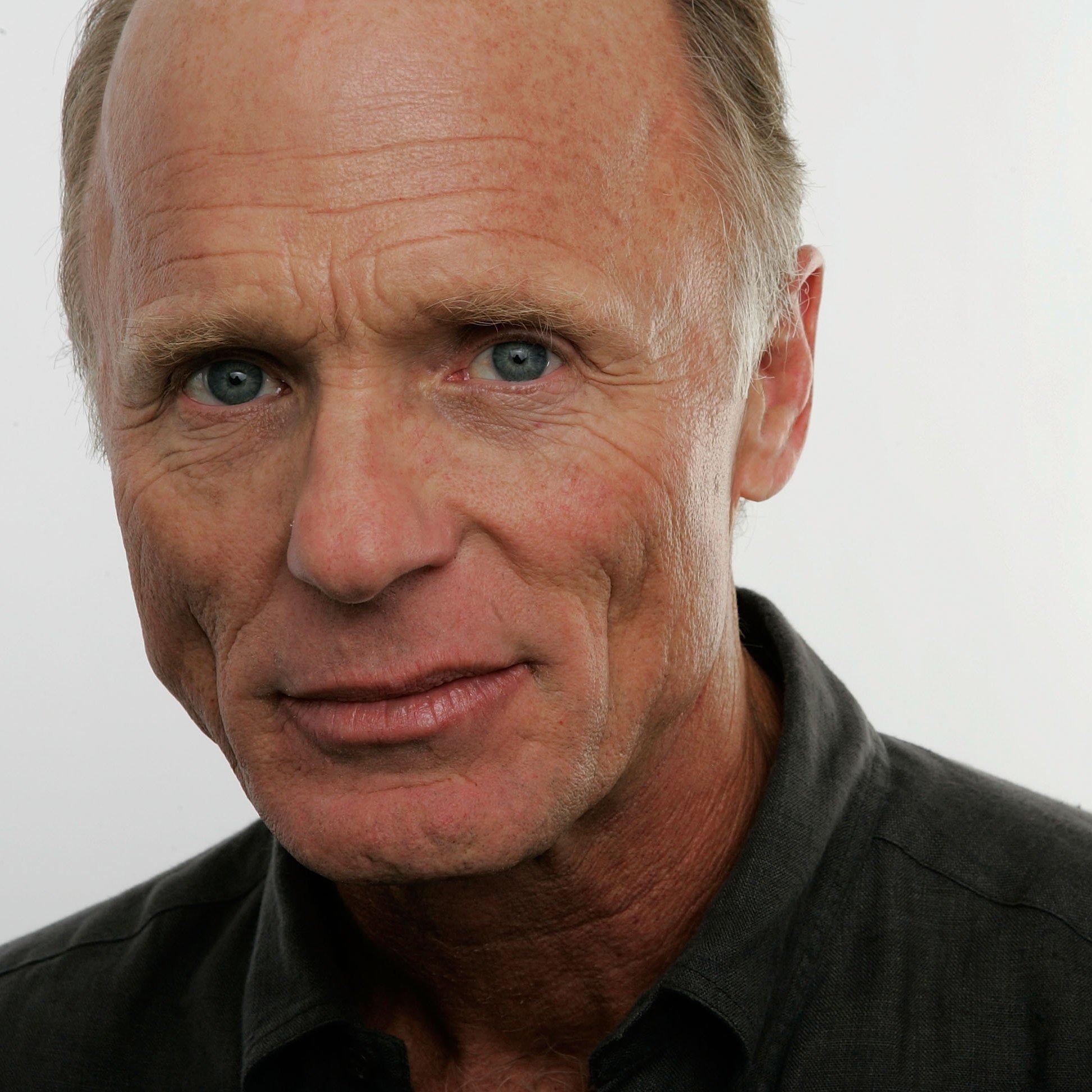 In honour of the fabulous,fabulous, fabulous Ed Harris who celebrated his birthday yesterday. Happy belated birthday 
