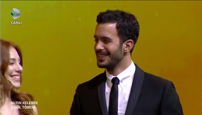 srkandic's tweet photo. #PanteneAltınKelebek #KiralıkAşk :) https://t.co/r4vsRxwlS5