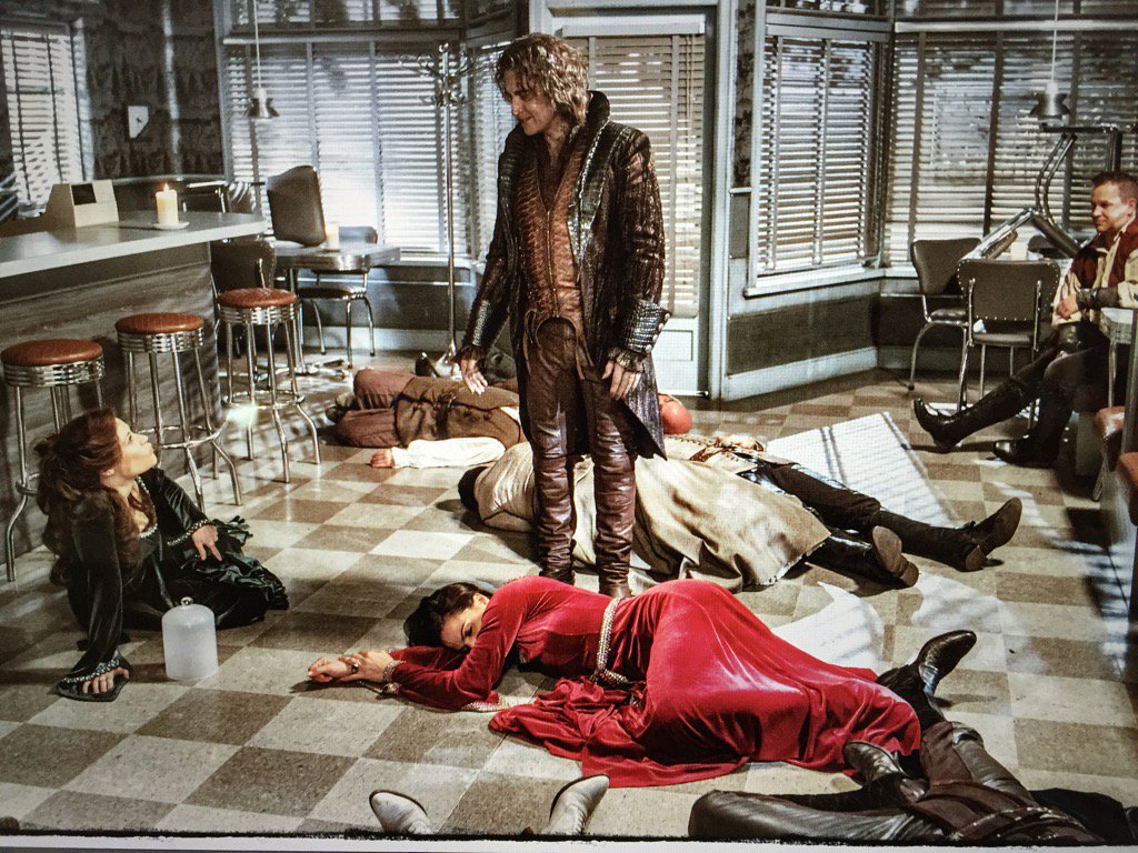 robertcarlyle_'s tweet photo. OUAT Tonight on @ABCNetwork #Thatwassomeparty @emiliederavin @LanaParrilla @1MichaelColeman https://t.co/LC9rw48t1h