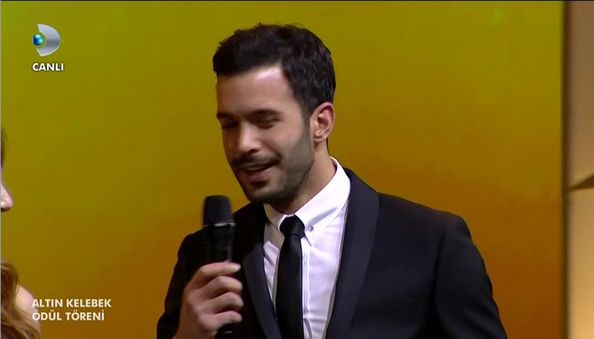 srkandic's tweet photo. Ne güzeller la :) #PanteneAltınKelebek #KiralıkAşk :) https://t.co/VITU3v50Np
