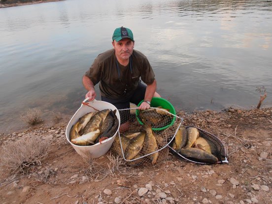 Cómo poner el maíz en el anzuelo en el carpfishing bit.ly/1T5k6mc