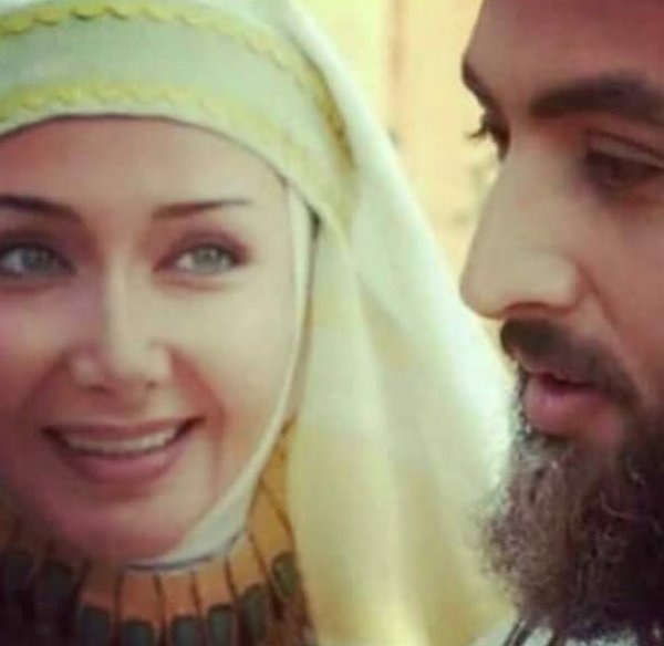 Rallouchh's tweet photo. حب زليخة ليوسف أوصلها لحُب الله
فليكن اذا يوسفك وسيلة لتعرفي الله من خلاله
إختاري حُبا" لا يبعدك عن ما هو أحقّ بالحب https://t.co/tigQwqd8UN