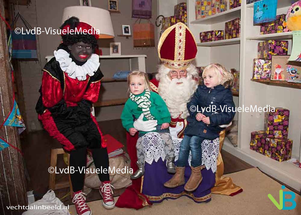 vechtdalinbeeld's tweet photo. Vechtdal in Beeld heeft zojuist foto's geplaatst van #Huis van #Sint 2015 in #Ommen! https://t.co/Pe1ipNr4aw https://t.co/RsDCTWVsX0