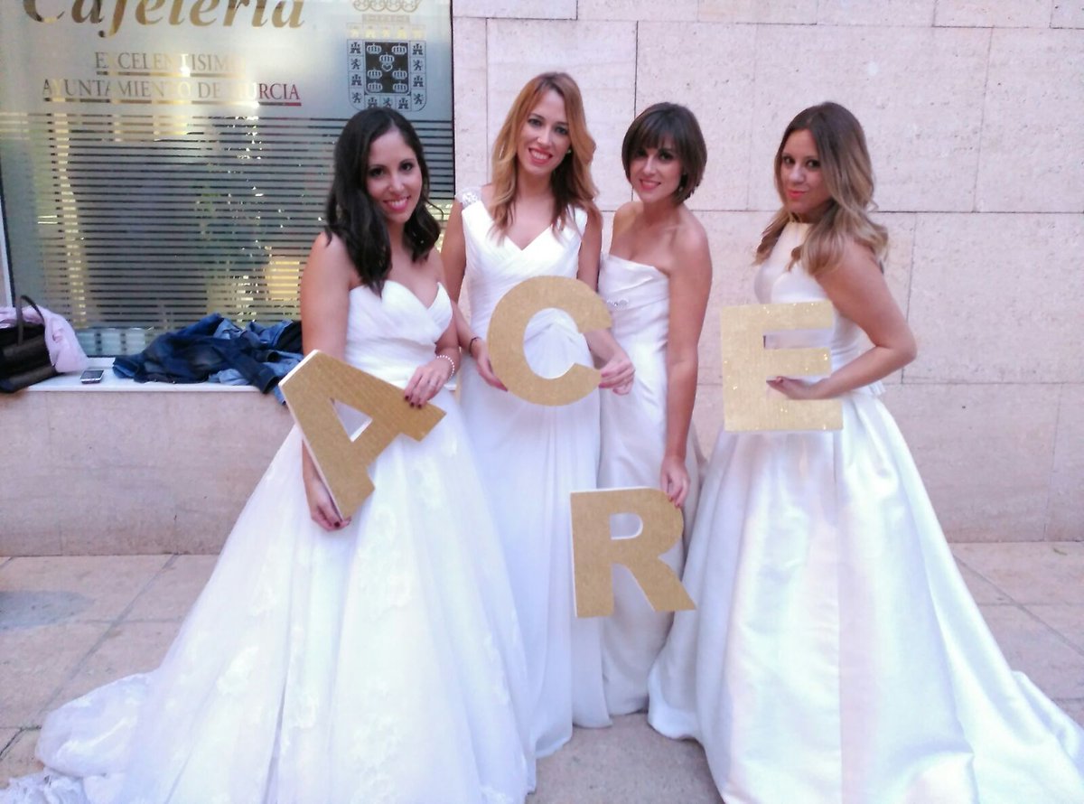 asanchezjf's tweet photo. #recuerdos #glitter #NoviasEternas #DiaDelMaestro #maestricasPlayeras #makingOf @miriamalegria https://t.co/XpCwYrTCvZ