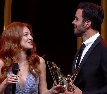 omerindefnesi_'s tweet photo. "Çekilsem sahillere hayeller mi kursam" 😍💞😏👊 #PanteneAltınKelebek #ElBar https://t.co/jwXpOILGnI