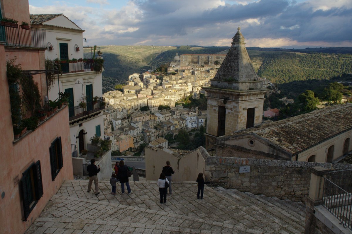 ITAStranieri's tweet photo. #viaggi #Sicilia #Italia - #Ragusa Ibla un viaggio nel passato https://t.co/uXjet7IIkW https://t.co/0YcI3ty1gI