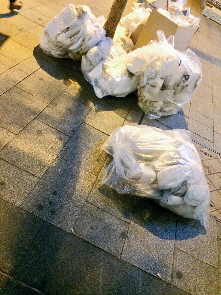 madtrashmadrid's tweet photo. Noches madrileñas #bajoelarboldenavidad https://t.co/61mZ4qc6uk
