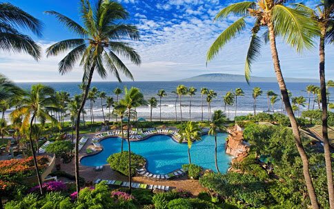 grahamKansas's tweet photo. This time next week I'll be drinking cocktails by this pool 🍹😍 #hawaii https://t.co/Ne9vECLqSy