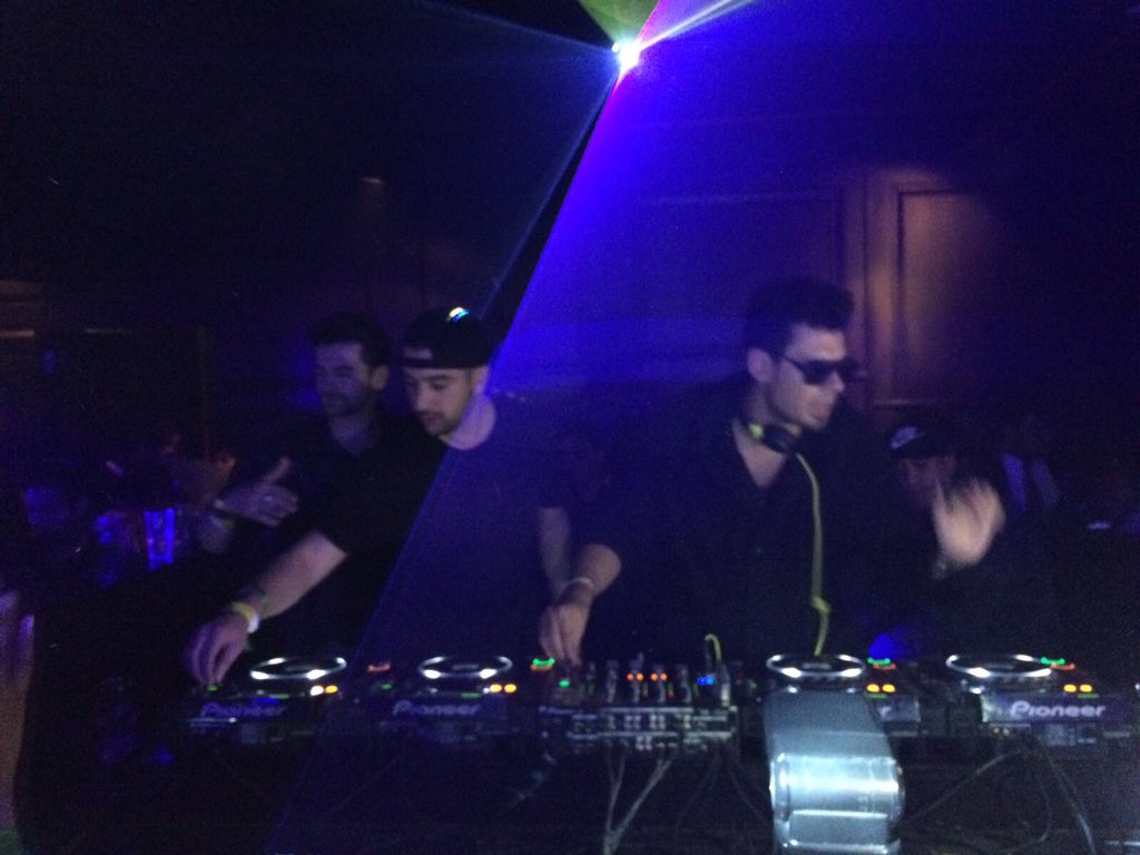 KittySuIndia's tweet image. Hmm i spot @NeilNMukesh with @djafrojack and @DJApster #AFROJACKatKittySu #AfrojackMumbai #partyjuststarted