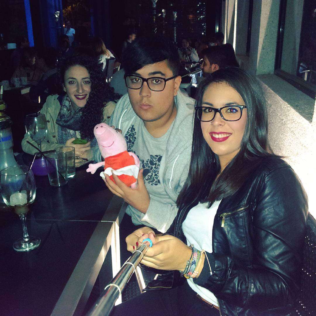 josanfame's tweet photo. Celebrando con retraso el decimonoveno cumpleaños de la Cerda Lover 🐷 #Selfie #JosefaLaCerda https://t.co/A8OuK6RxUt https://t.co/xOyW3XxHX3