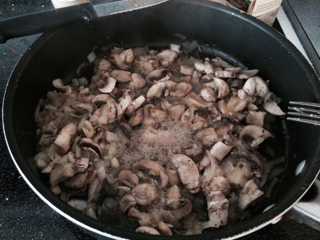 amn285's tweet photo. Twice-baked clean-eating mushroom stuffing recipe via https://t.co/8SRxwI0PSZ for your next holiday meal! #noms https://t.co/tpZsuyf6br