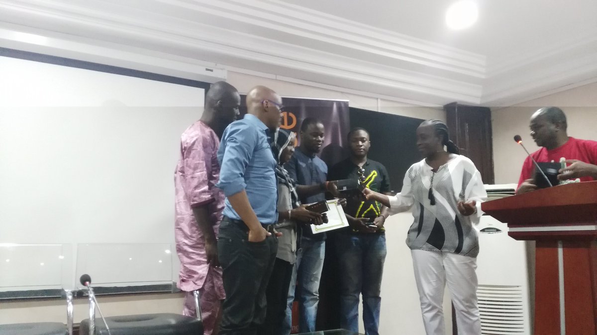 BamakoSW's tweet photo. Le grand gagnant de Startup Weekend Bamako édition 2015 est le projet YELLEEN, #swbamako https://t.co/rcGz7IUem5