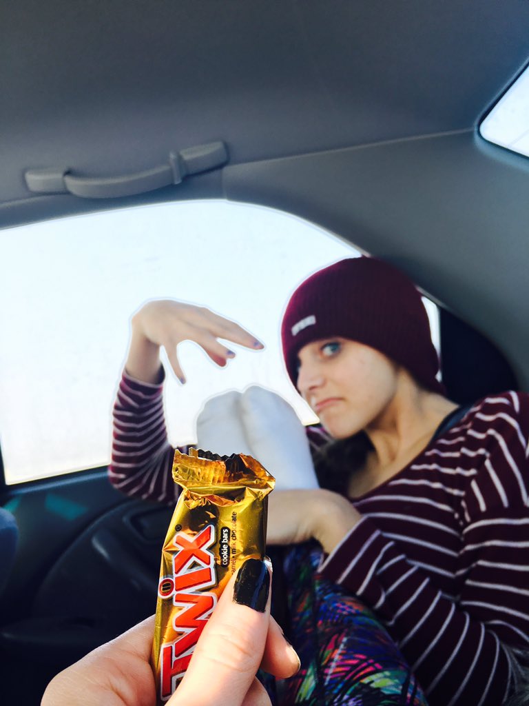 _christyleigh's tweet photo. Today a homeless/herione addict held me down and threatened to tickle my feet if I didn't share my twix.. #twixfix https://t.co/xnM4n6fLLD