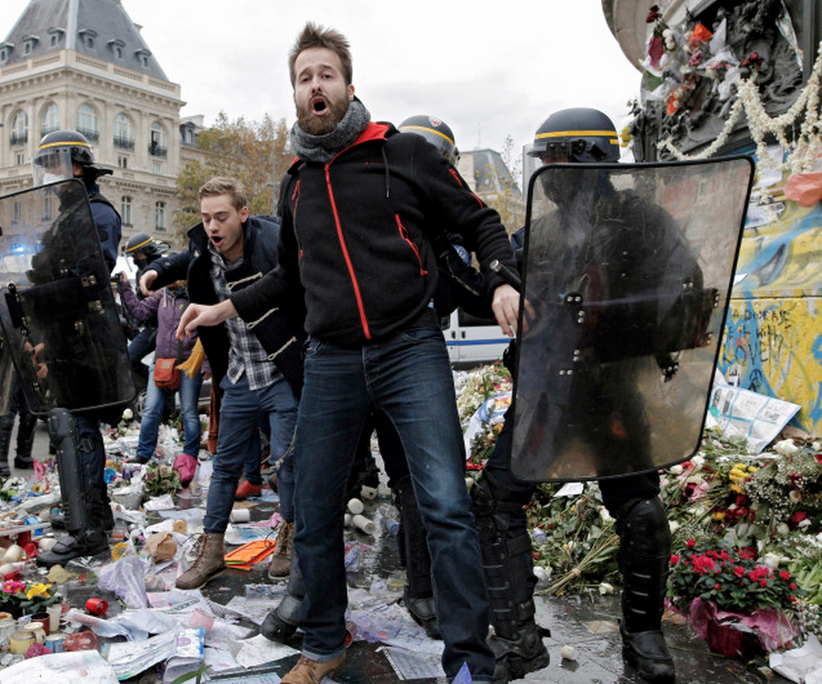 Leftists protesters destroy memorial for Paris terrorism victims