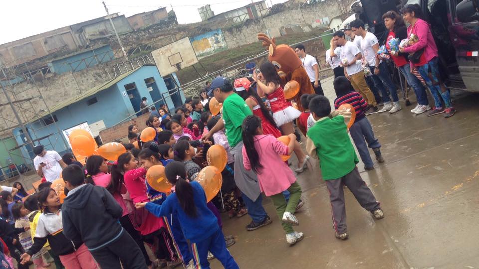 _ConstruyeMas's tweet image. Un día lleno de color y amor. #NavidadConstruye+ &amp;lt;3
Colegio #ManuelCasalinoGrieve de Villa María del Triunfo.