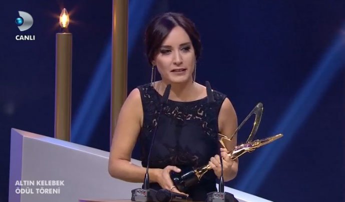 En iyi kadın haber sunucusu: Nazlı Çelik (Star Tv) #PanteneAltınKelebek bit.ly/1Rf7VEI