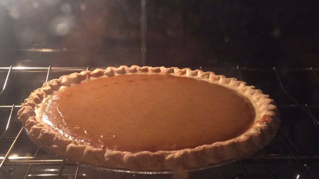 bgallardo's tweet photo. House smells like #Pumpkinpie https://t.co/utCKoKZlid