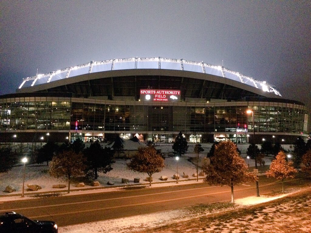 BryanNews3LV's tweet image. #CHECKEMOUT facebook.com/bryan.salmond.… #FOX25
#PatsBroncos