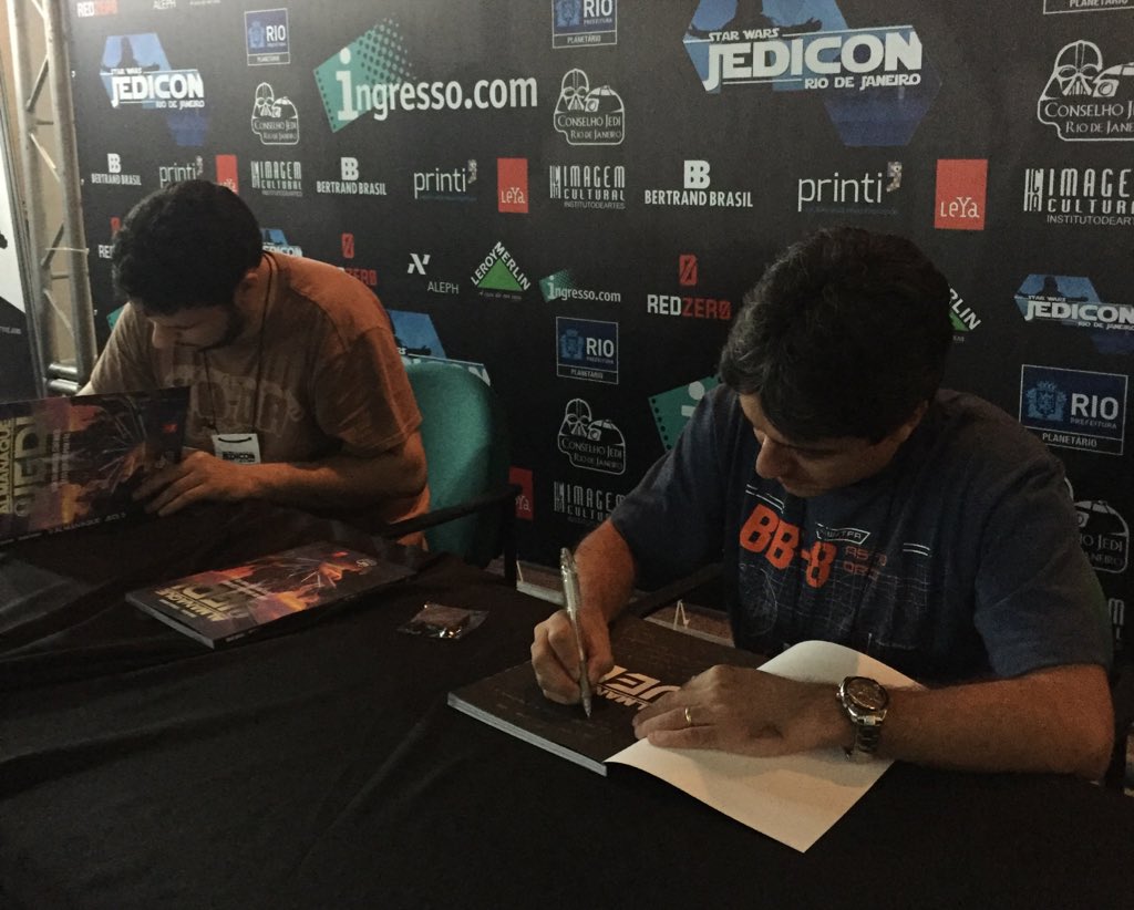 jediconbr's tweet photo. Brian e Henrique autografando o #almanaquejedi na #JediCon2015RJ https://t.co/V9S3WhBU7k