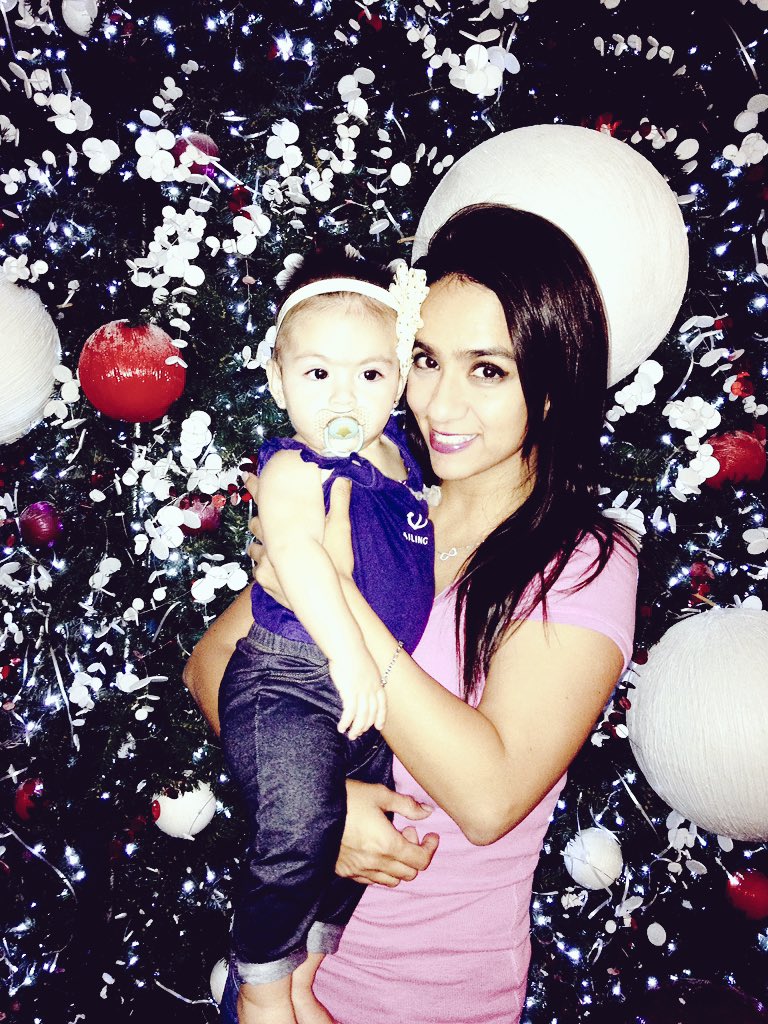 KaRLa_RiAm's tweet photo. Ya casi mi fecha favorita y lo mejor de todo, a lado de #miamorchiquito #micomplicedeaventuras #mihija 😇🎄🍾🎉🎁🛍👶🏼🙋🏻 https://t.co/vP6B4KvCx7