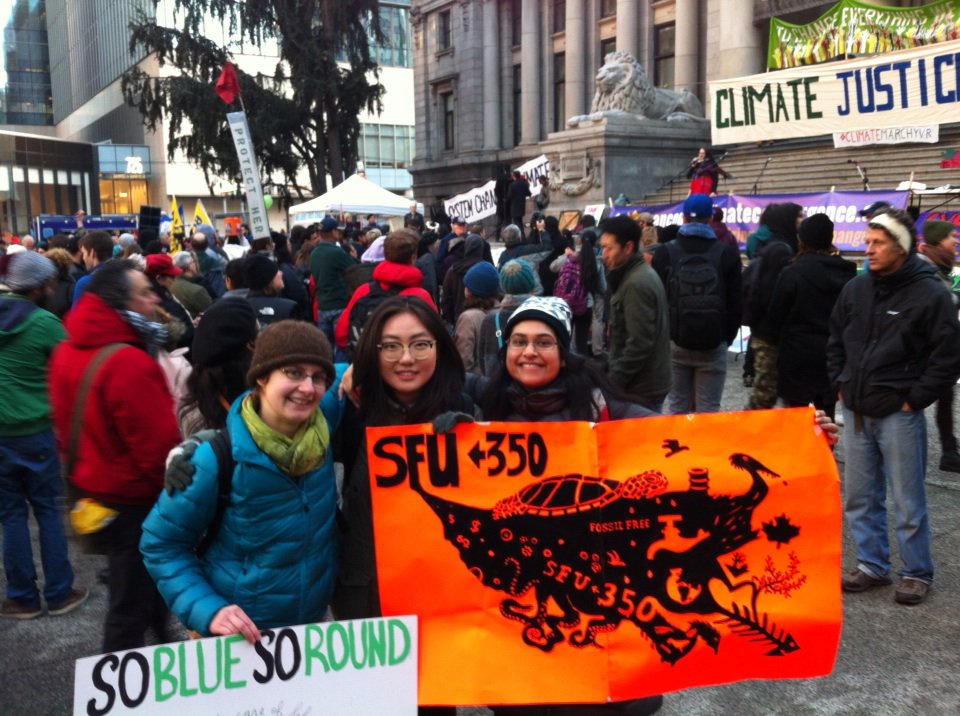 DivestSFU's tweet photo. Thanks to everyone who came out to the #climatemarch today! #climatemarchyvr https://t.co/lXkeTi9VYf
