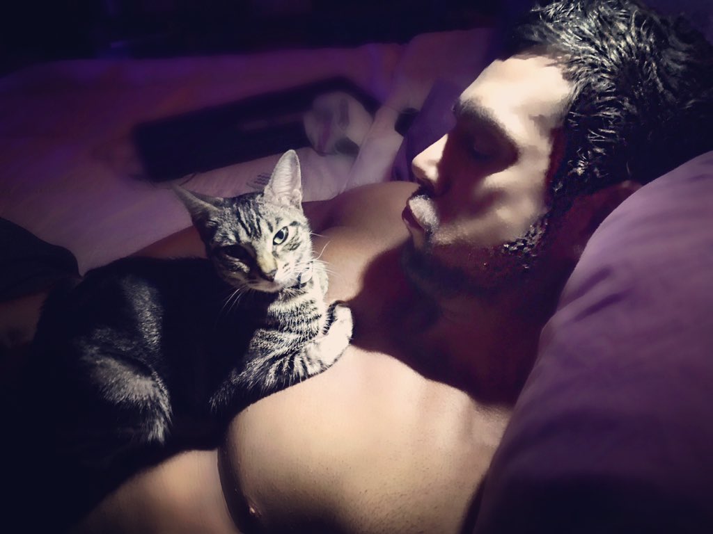 RafaMartinTV's tweet photo. Buenas noches, y mucho amor, paz y salud para esta semana. 🙌🏻💪🏼❤️ https://t.co/spdz5pFYlV