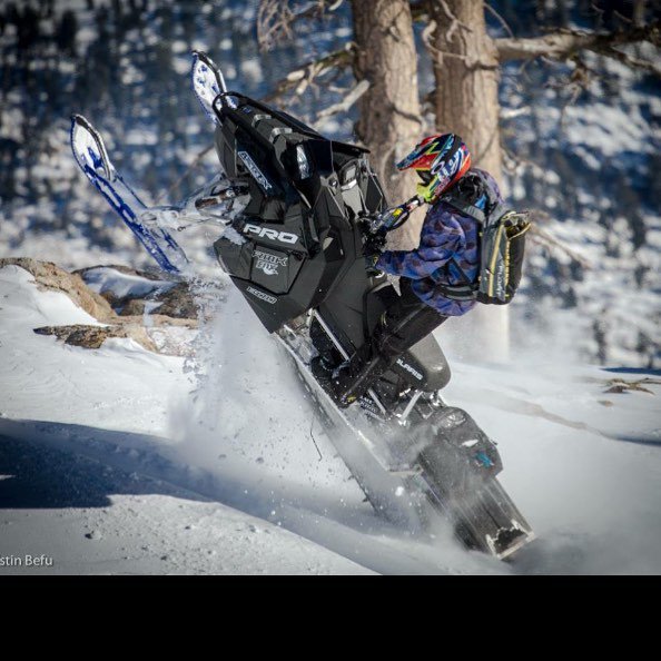 SnowmobileFotos's tweet image. #Snowmobile Foto: By Instagram _chriswallace_ ift.tt/1MYINNr Braaaap. #snowmobile #polarisaxys #polarisrm…