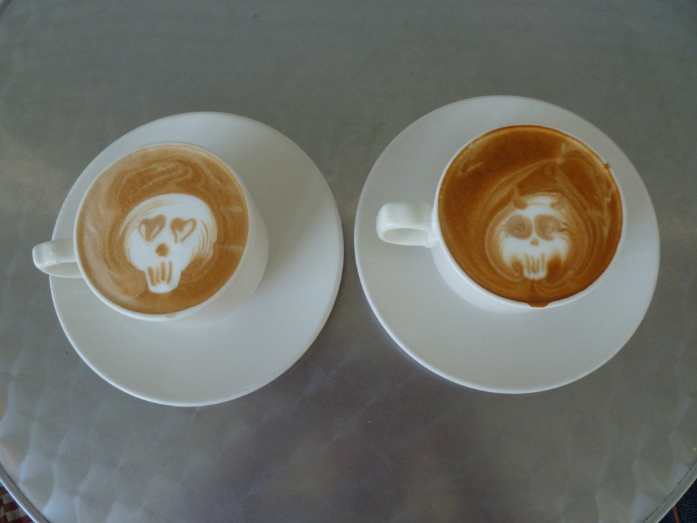 VICE's tweet photo. New study says drinking a whole bunch of coffee might make you live longer https://t.co/pIH9KFWqcm https://t.co/x3jqqkzj2z