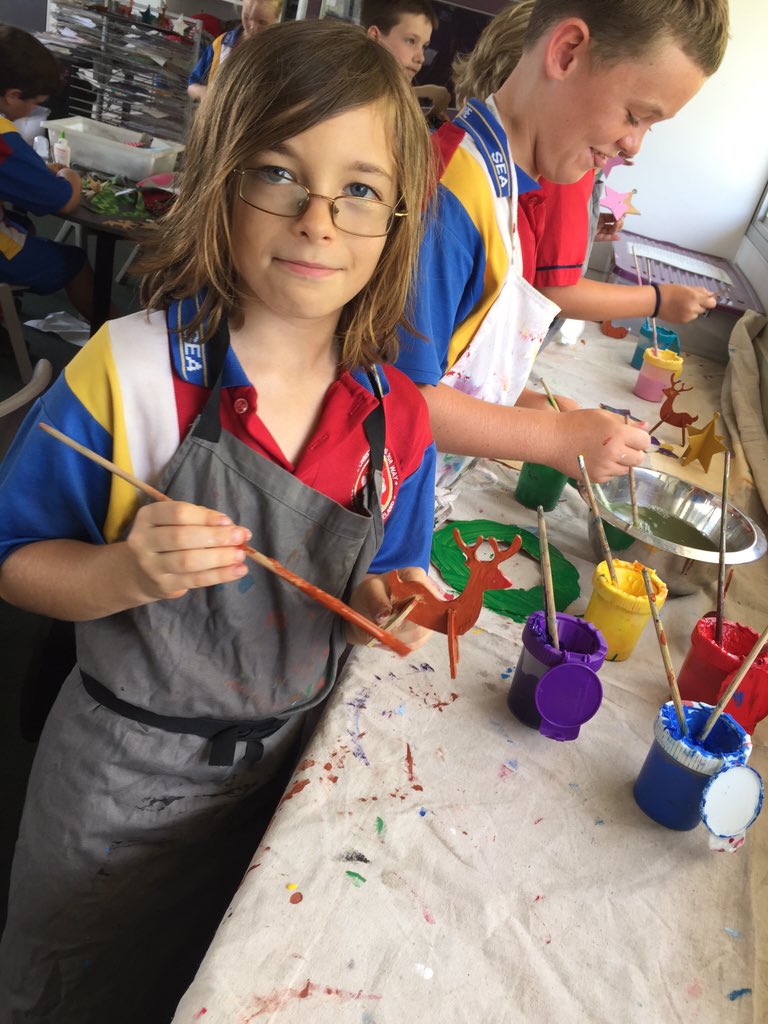 Year4SOTS's tweet photo. It's Christmas craft time! https://t.co/kJ6aqjt6Ti