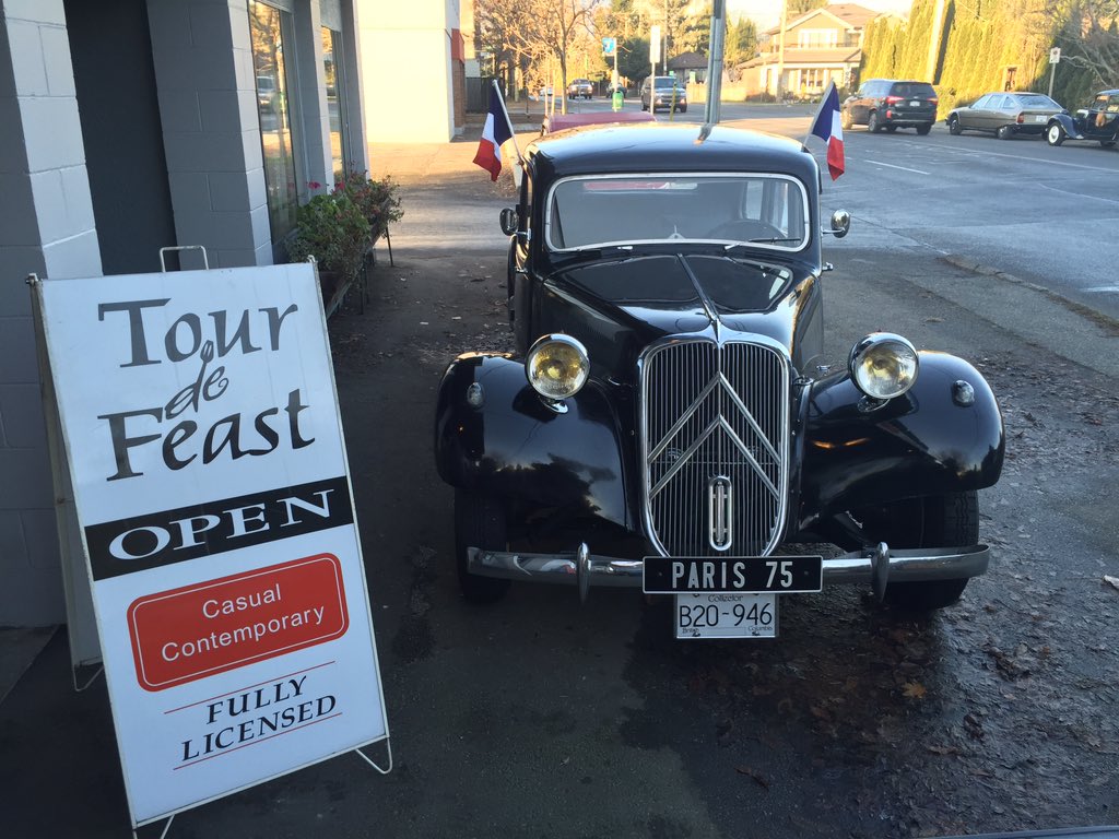 de_feast's tweet photo. Citroen car club brunch @de_feast https://t.co/wWFwcD0B0I