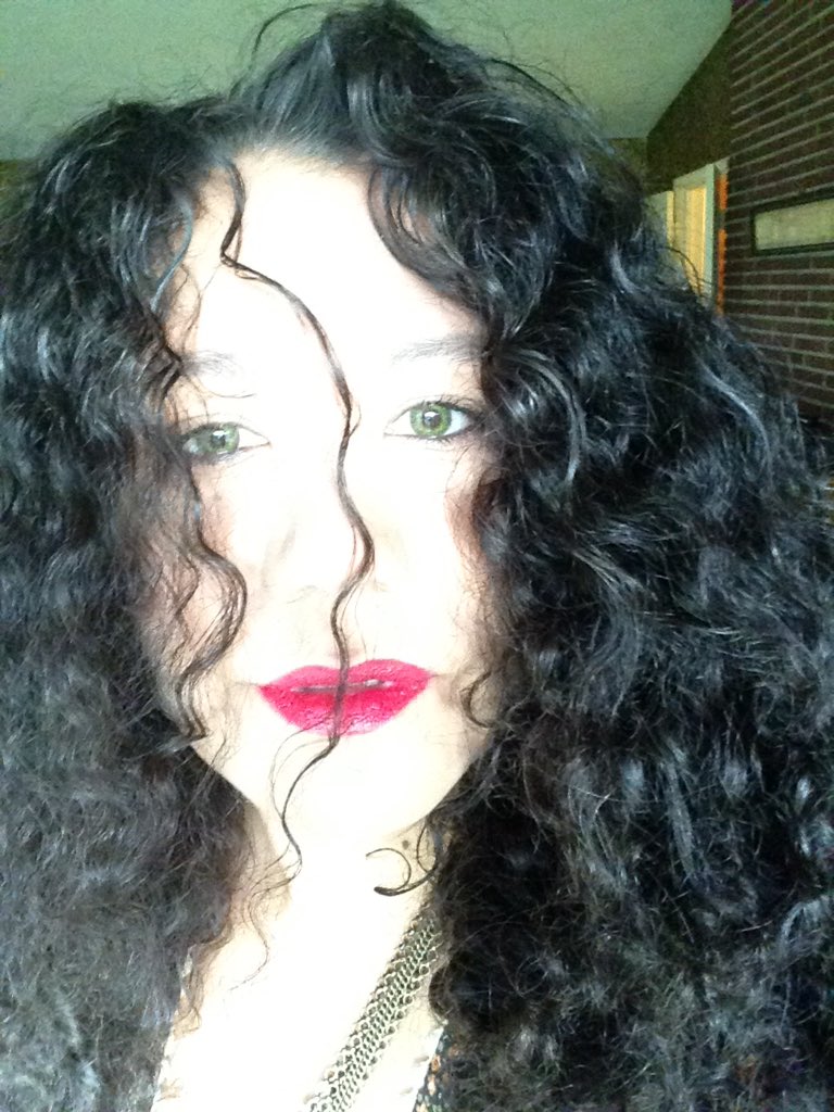 Proud2Vcurvy2's tweet image. Date night ❤️#rubyredlips #Puertoricanbeauty #wildncrazyhair