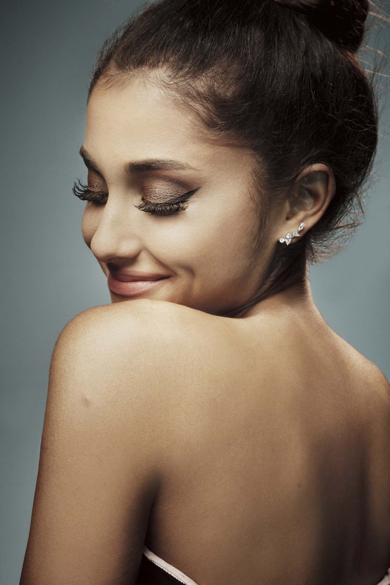 AMAs's tweet photo. .@ArianaGrande, you looked STUNNING at the #AMAs this year. More backstage portraits here: https://t.co/hD38IPOZXv https://t.co/6IxoFogNi4