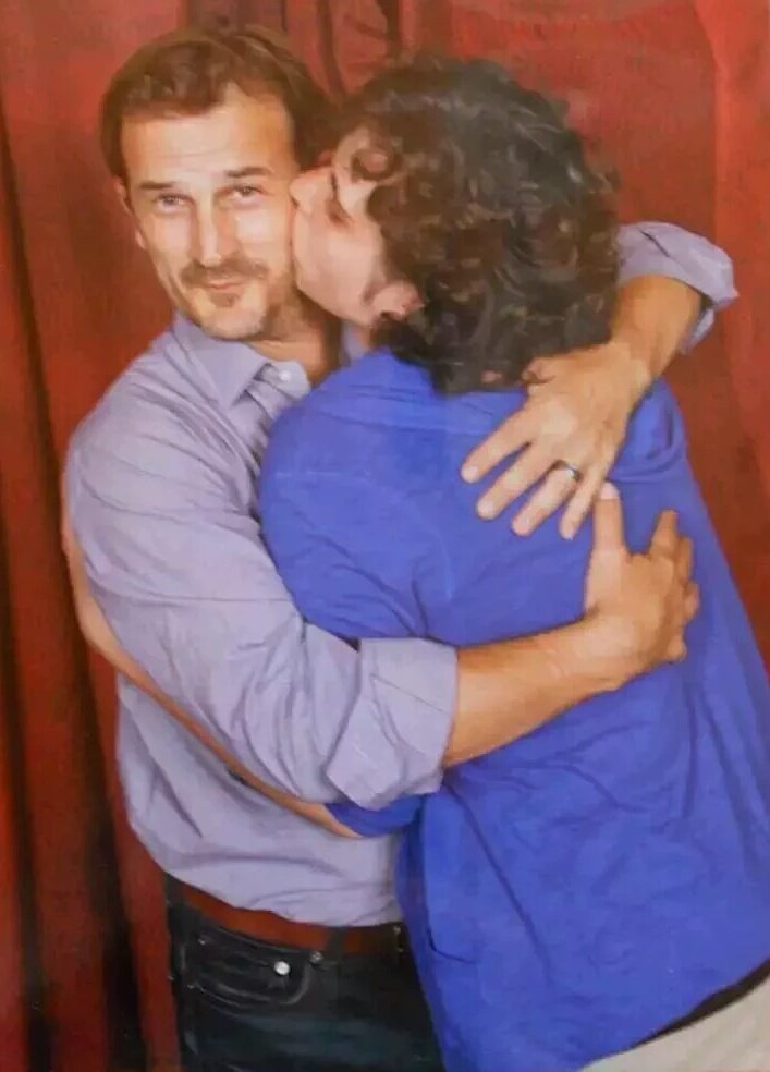 Sunnyfan09's tweet photo. #NJCon2014 &amp; #Asylum15 got to meet 4 of Heaven's angels! Hugs &amp; kisses! #SPNFamiIly 😘😊 https://t.co/glLWt41lP1