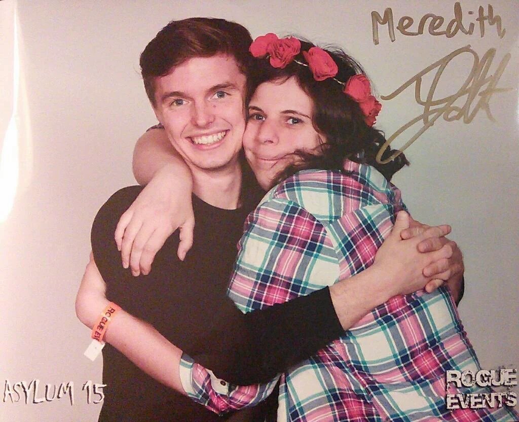 Sunnyfan09's tweet photo. #NJCon2014 &amp; #Asylum15 got to meet 4 of Heaven's angels! Hugs &amp; kisses! #SPNFamiIly 😘😊 https://t.co/glLWt41lP1