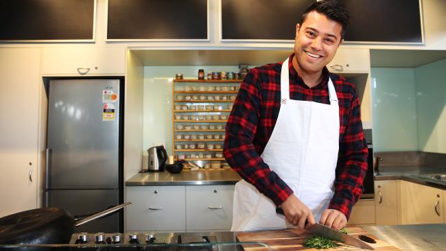 .<a href="/masterchefau/">MasterChef Australia</a> contestant <a href="/jamierwward/">Jamie Ward</a> spices things up at <a href="/dandenongmarket/">Dandenong Market</a>: bit.ly/1OyKOCt #Dandenong