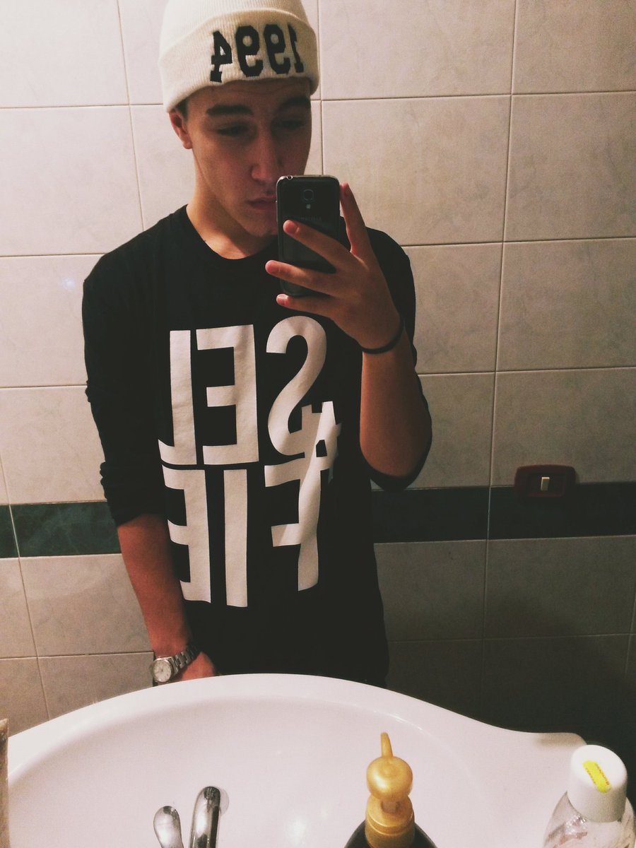 fabribieberboy's tweet photo. 1994!!! https://t.co/Pbt9UvedNR