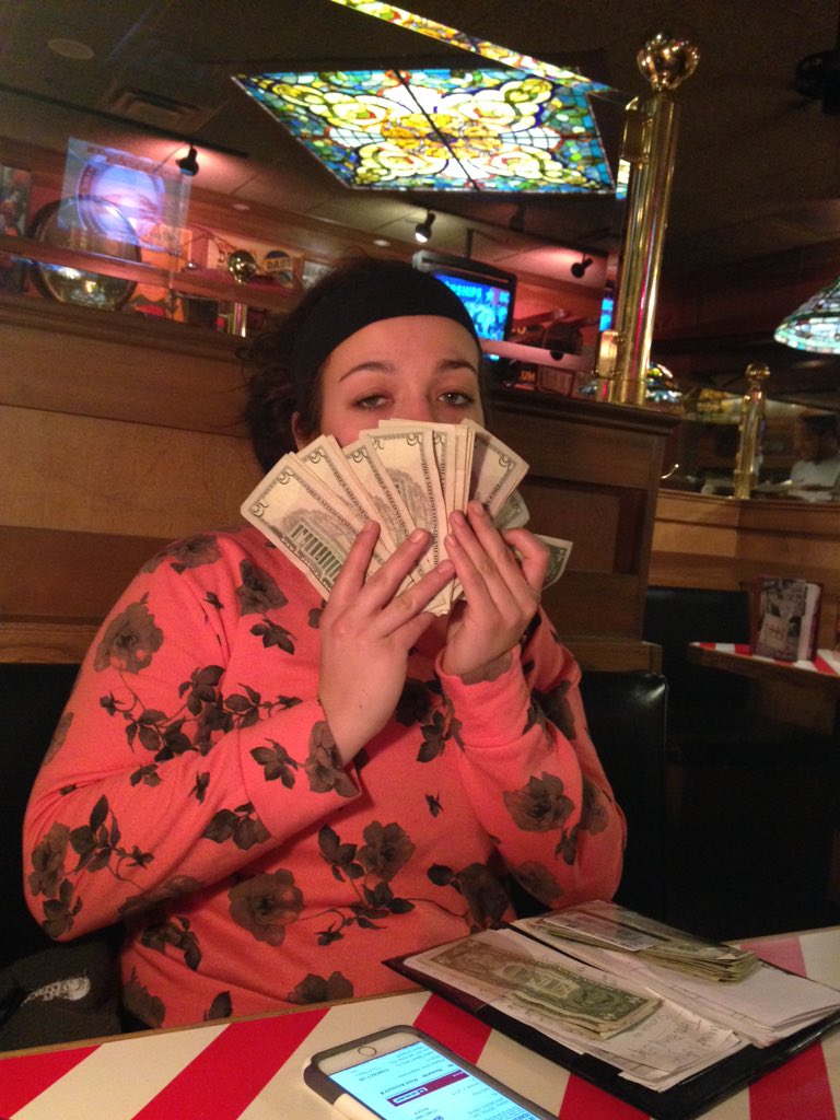 ddunny74's tweet photo. TGI Fridays swag @thekelseybeatty https://t.co/OKacZdnqsi
