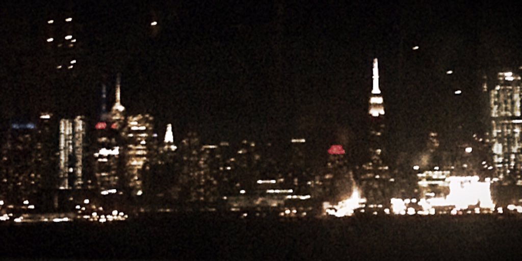 phillytonyc's tweet photo. So close to home!! #blurry #buspic #hiwork https://t.co/0vfOzKiskv