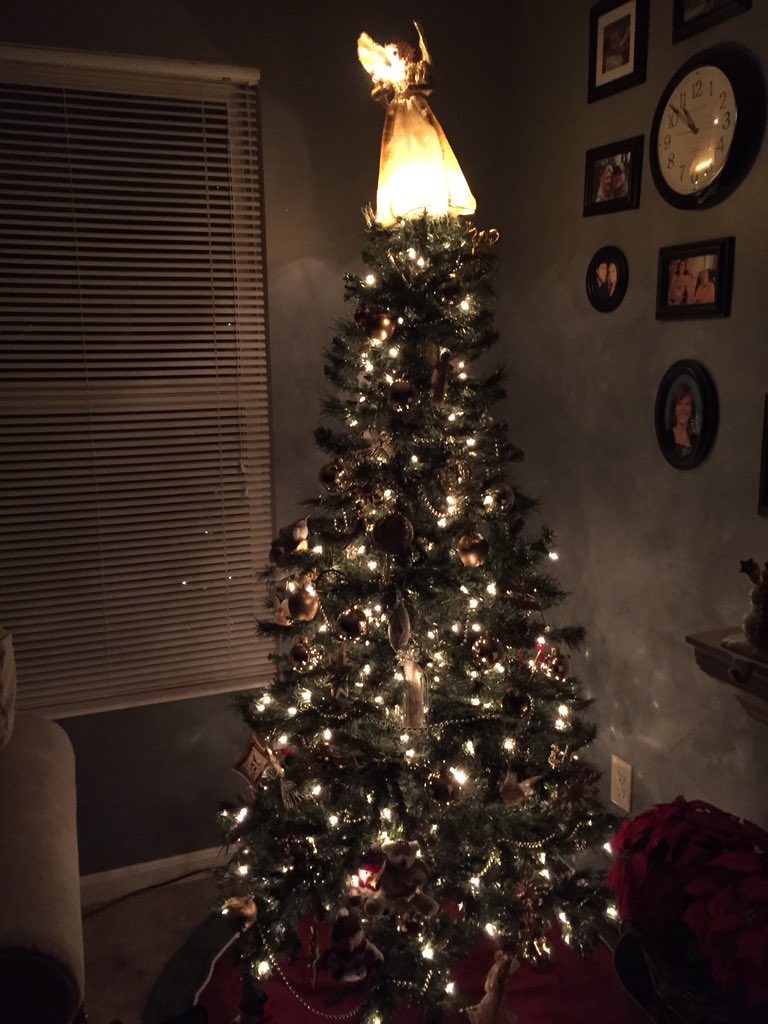 2kidsmorefun's tweet photo. The two Christmas trees we did tonight. #oneisnew #mostlydone The  kids helped a lot. #redecoratingalittle https://t.co/v1QaFrL0o0