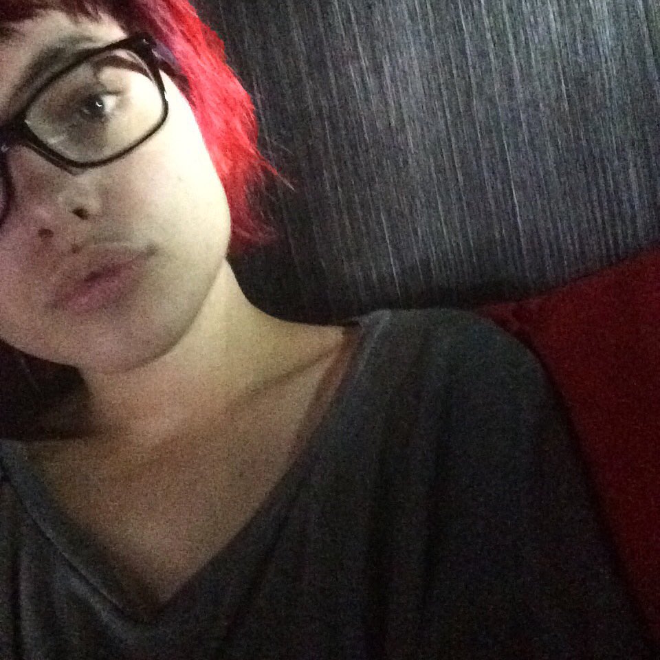 NiaLovelis's tweet image. messy hurr