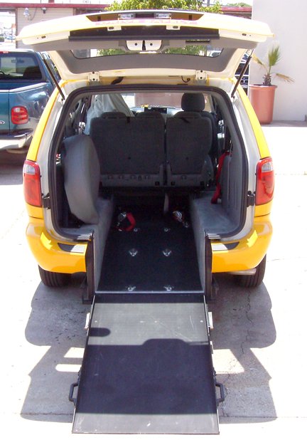 Хөгжлийн бэрхшээлтэй хүмүүст зориулсан WHEELCHAIR TAXI үйлчилгээнд явж эхэллээ  dnn.mn/%D1%85%D3%A9%D…