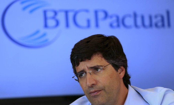 Após prisão preventiva, André Esteves renuncia ao comando do BTG. glo.bo/1l152eS