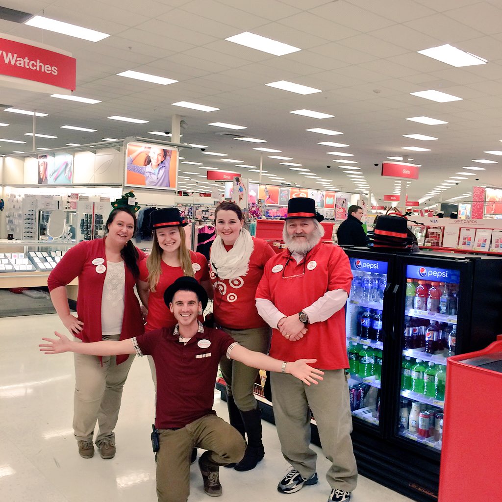 stein_katie's tweet photo. Love my guest service team! #happyholidaysfromhilldale @redman_michelle @domcolosimo https://t.co/tvMbbrk0QX