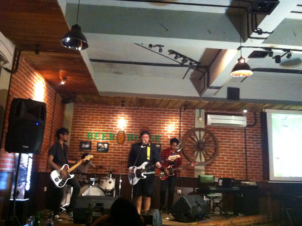 APOLLO XVIII tweet media