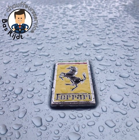 basrijdt's tweet photo. Bas zorgt er ook voor dat je #klassieker een #onderhoudsbeurt krijgt #chauffeur #ferrari https://t.co/wzqa5zXG5p https://t.co/k4zyJmuE9s