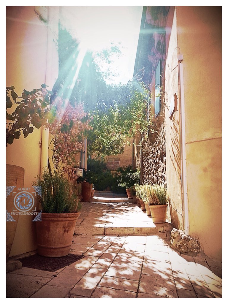 Alb_Photoshoots's tweet photo. #Beautiful #SecretPlaces in each corner. Just see what other can't. #Sun #light. #Catalunya #Catalonia https://t.co/CsAqMNzZ3N